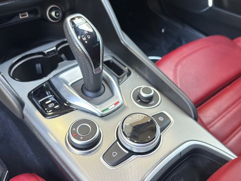 Used 2023 Alfa Romeo Giulia Veloce RWD image 20