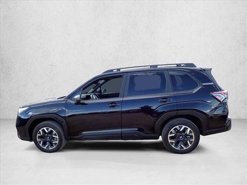 Used 2025 Subaru Forester Premium AWD/4WD image 2