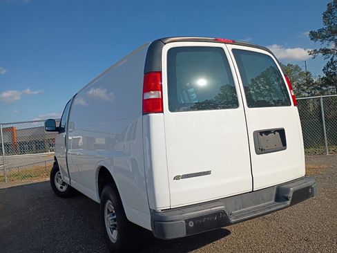 Used 2022 Chevrolet Express 2500 w/ Driver Convenience Package image 6