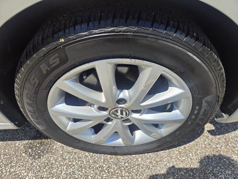 Used 2011 Volkswagen Jetta SE FWD image 40