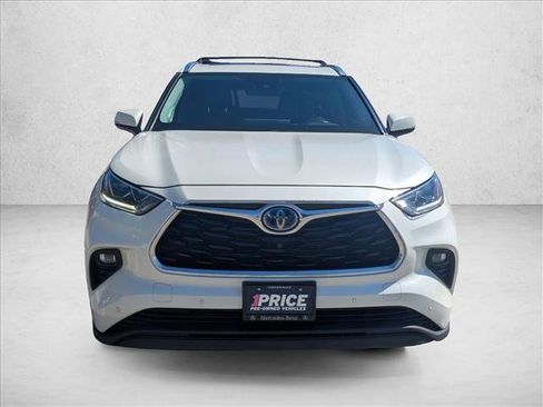 Used 2021 Toyota Highlander Limited image 2