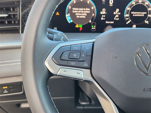 New 2026 Volkswagen Tiguan SE image 9