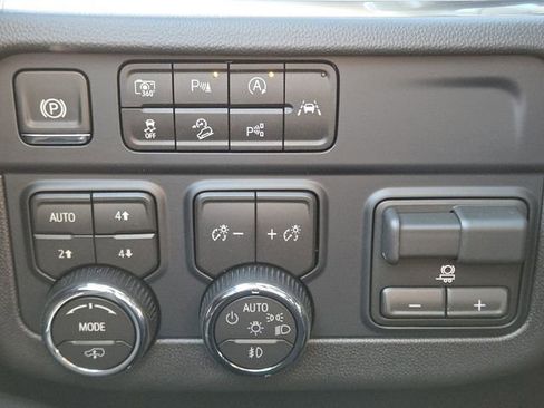 New 2026 Chevrolet Suburban High Country AWD/4WD image 14