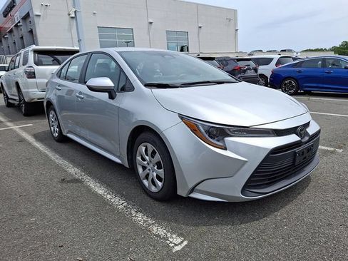 Used 2024 Toyota Corolla LE FWD image 3