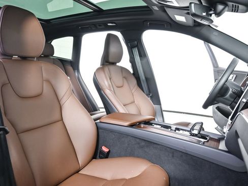 Certified 2023 Volvo XC60 B5 Plus w/ Climate Package image 24