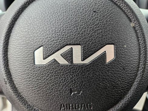 Used 2022 Kia Soul LX image 25