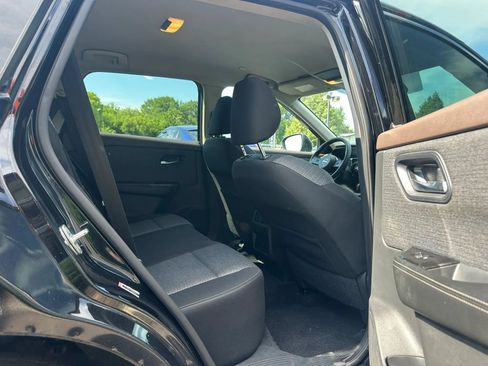 Used 2022 Nissan Rogue SV FWD image 18