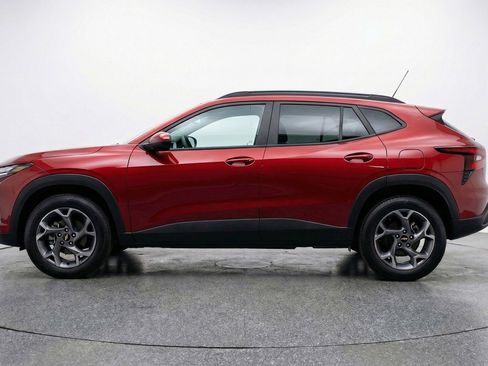 Used 2025 Chevrolet Trax LT image 4