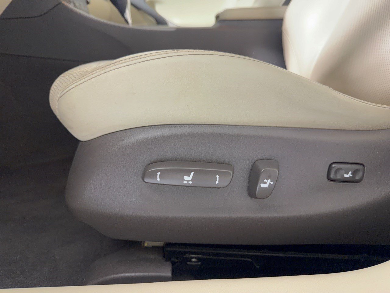 Used 2012 Lexus IS 250 w/ Premium Pkg Value Edition RWD image 15