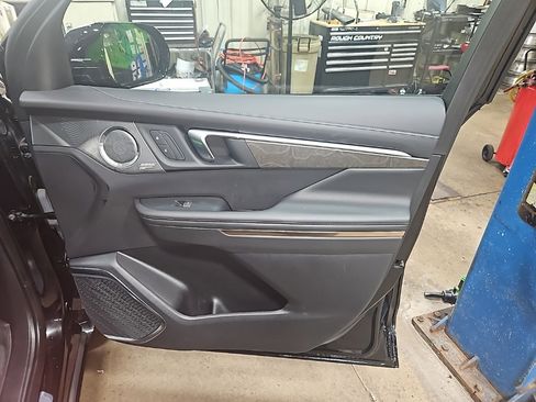 Certified 2025 Buick Enclave Avenir w/ Super Cruise Package image 36