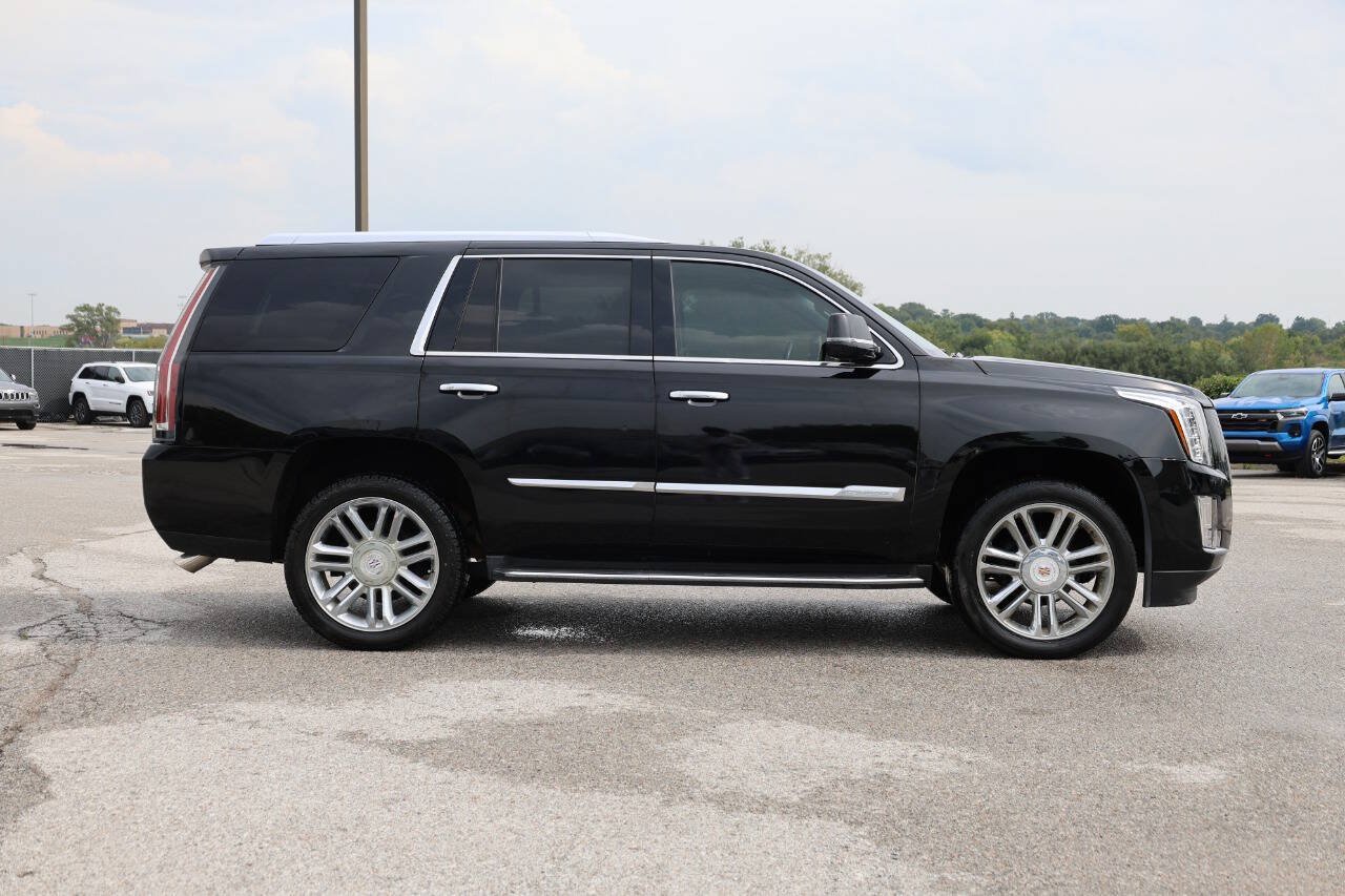 Used 2016 Cadillac Escalade Luxury AWD/4WD image 7