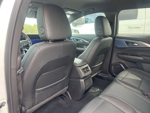 Used 2025 Chevrolet Equinox EV LT w/ Convenience Package image 7