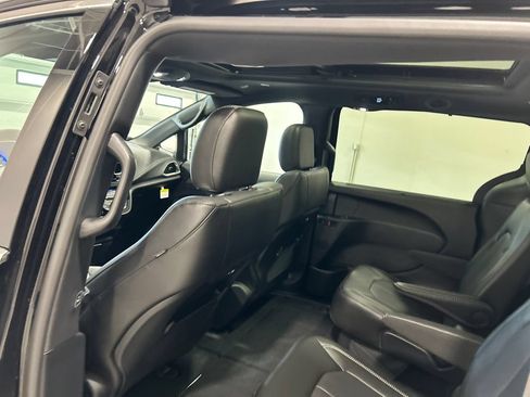 New 2027 Chrysler Pacifica Select FWD image 31