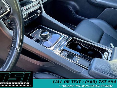 Used 2018 Jaguar F-PACE Premium image 15