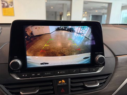 Used 2025 Nissan Altima 2.5 SV FWD image 22