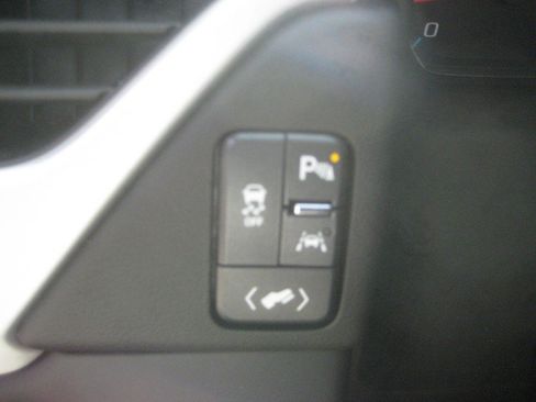 Used 2019 GMC Yukon SLE w/ Convenience Package AWD/4WD image 18
