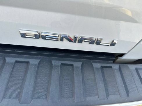 Used 2017 GMC Sierra 1500 Denali w/ Denali Ultimate Package AWD/4WD image 7