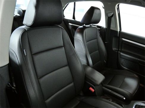 Used 2010 Volkswagen Jetta Limited Edition image 10