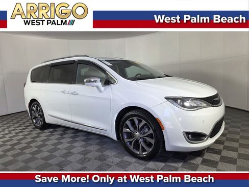 Used 2017 Chrysler Pacifica Limited w/ Advanced Safetytec Group image 1