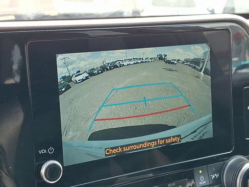 Used 2024 Toyota Highlander XLE AWD/4WD image 19