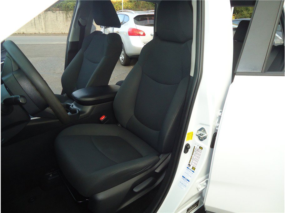 Used 2019 Toyota RAV4 LE w/ Carpet Mat Package AWD/4WD image 12