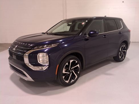 Used 2023 Mitsubishi Outlander SE AWD/4WD image 7