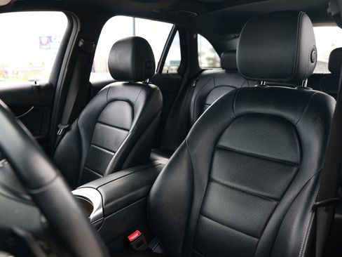 Used 2019 Mercedes-Benz GLC 300 w/ Premium Package image 9