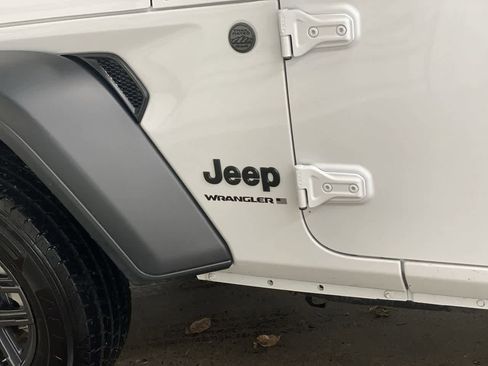 Used 2024 Jeep Wrangler Sport S image 10