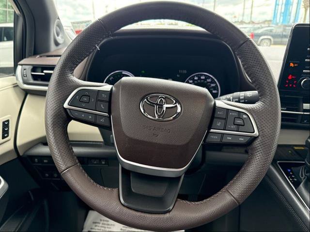 Used 2024 Toyota Sienna Platinum FWD image 16