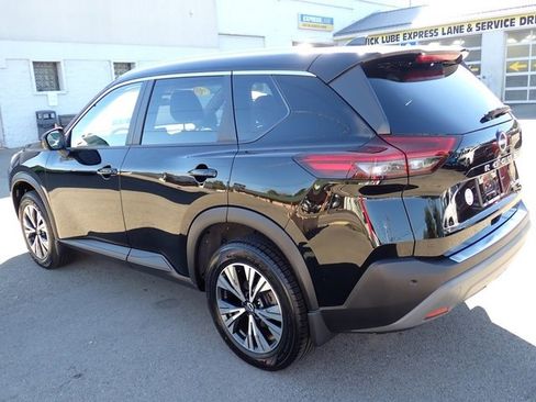 Used 2022 Nissan Rogue SV w/ SV Premium Package image 3