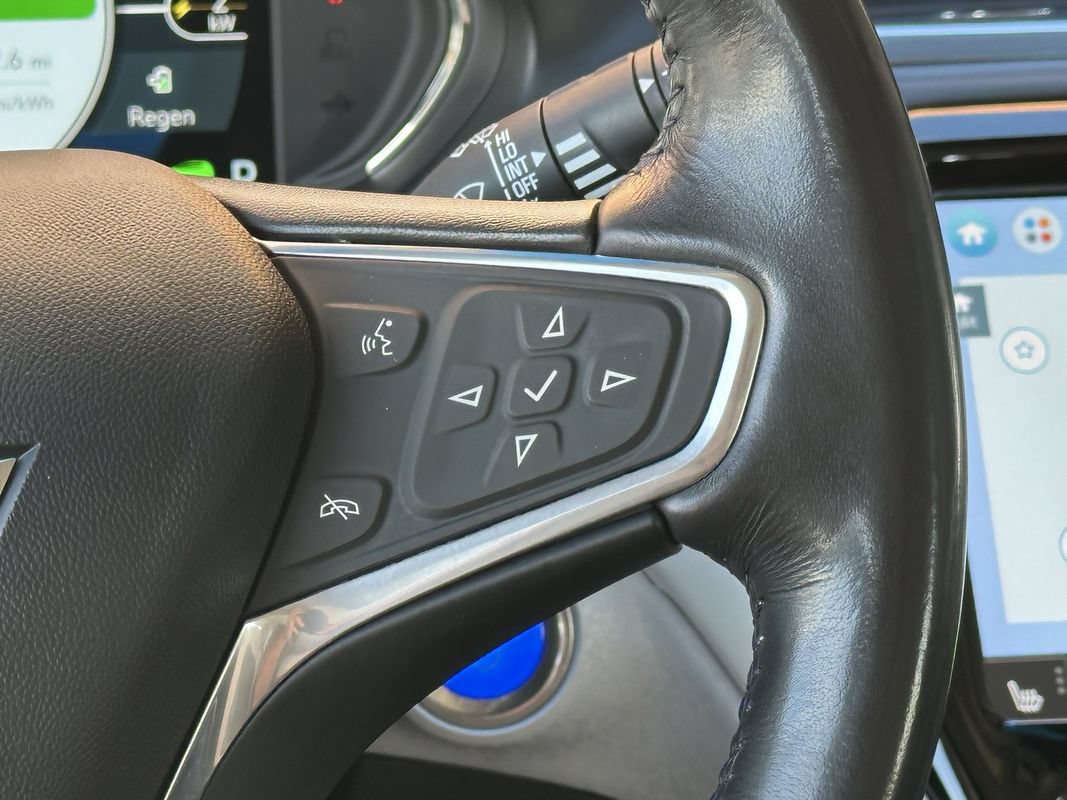 Used 2019 Chevrolet Bolt Premier w/ Infotainment Package FWD image 27