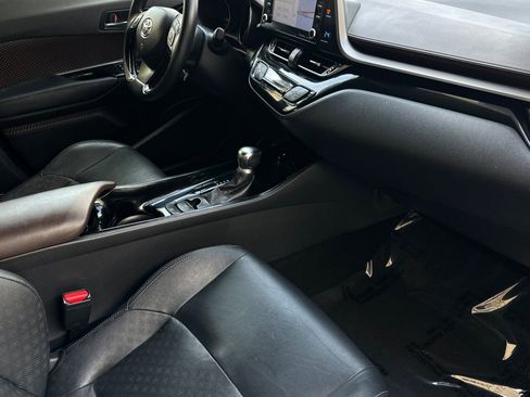 Used 2019 Toyota C-HR Limited FWD image 16