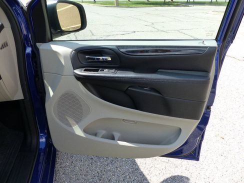 Used 2019 Dodge Grand Caravan SE FWD image 44