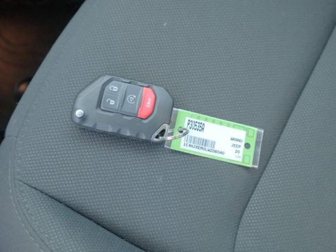 Used 2020 Jeep Wrangler Unlimited Sahara image 28