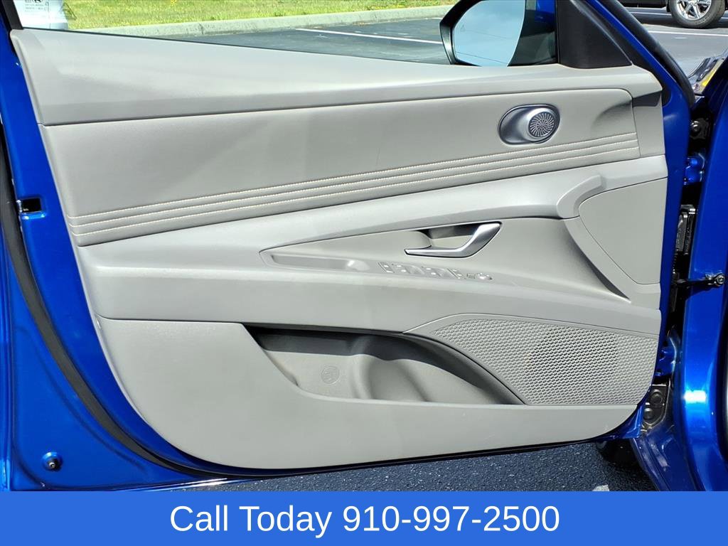 Used 2025 Hyundai Elantra SEL FWD image 5
