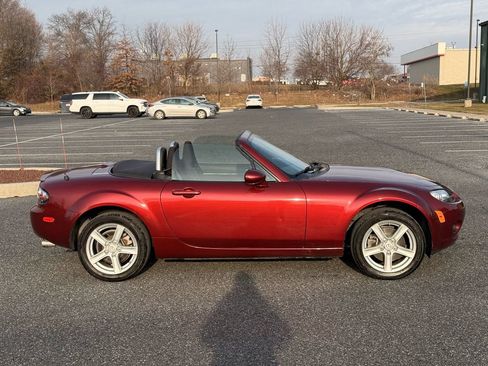 Used 2008 MAZDA MX-5 Miata Sport w/ Convenience Pkg image 9