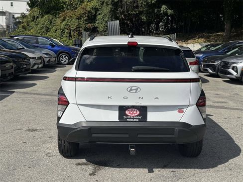 Certified 2025 Hyundai Kona SEL image 5