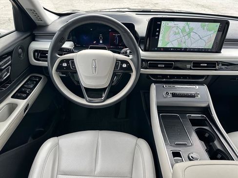 Used 2025 Lincoln Aviator AWD w/ Jet Appearance Package image 10