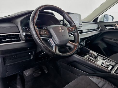 Used 2022 Mitsubishi Outlander SE image 22