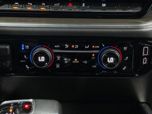 Used 2022 Chevrolet Silverado 1500 High Country w/ High Country Premium Package AWD/4WD image 24