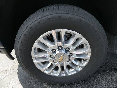 Certified 2022 Chevrolet Silverado 2500 High Country w/ Z71 Off-Road Package AWD/4WD image 11