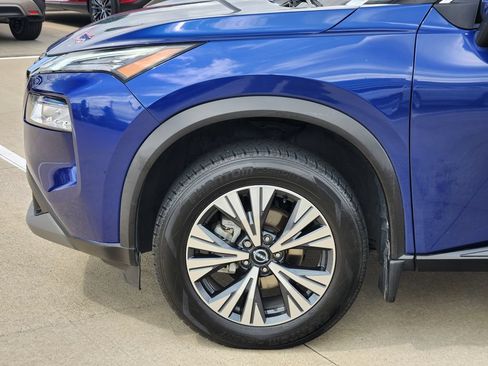 Used 2022 Nissan Rogue SV FWD image 8
