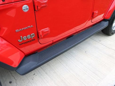 Used 2022 Jeep Wrangler Unlimited Sahara AWD/4WD image 28