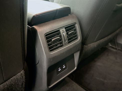 Used 2024 Nissan Rogue SV image 26