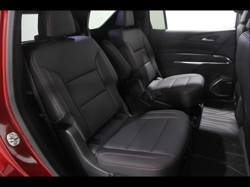 Used 2024 Chevrolet Traverse Z71 w/ Enhanced Driving Package AWD/4WD image 21
