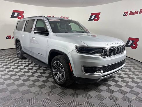 Used 2023 Jeep Wagoneer L Series II RWD image 8