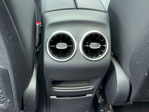 Used 2023 Mercedes-Benz GLB 250 4MATIC w/ Premium Package image 44