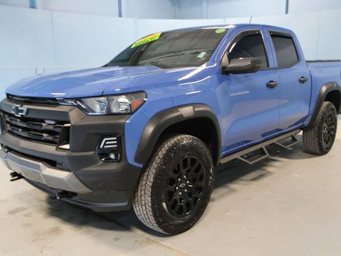 Used 2025 Chevrolet Colorado Trail Boss AWD/4WD image 25