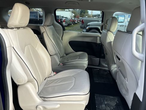 Certified 2021 Chrysler Pacifica Limited w/ Premium & Safety Sphere Group image 5