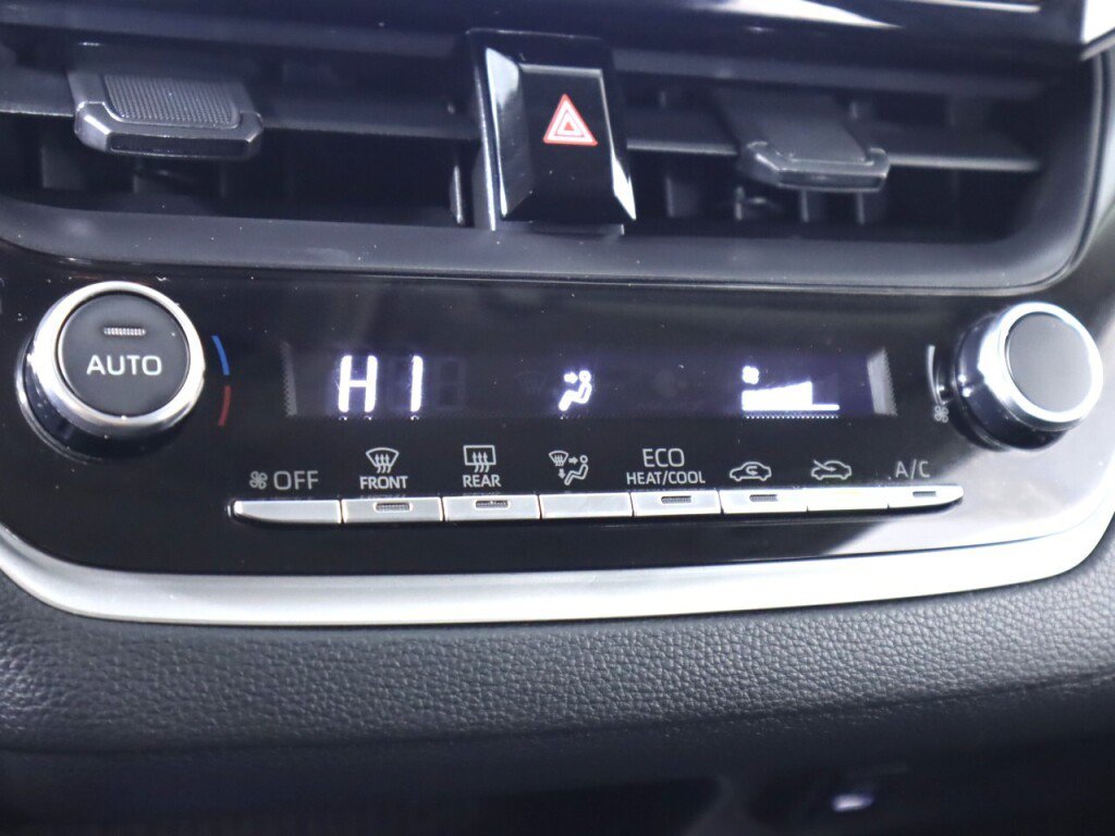 Used 2025 Toyota Corolla LE FWD image 18